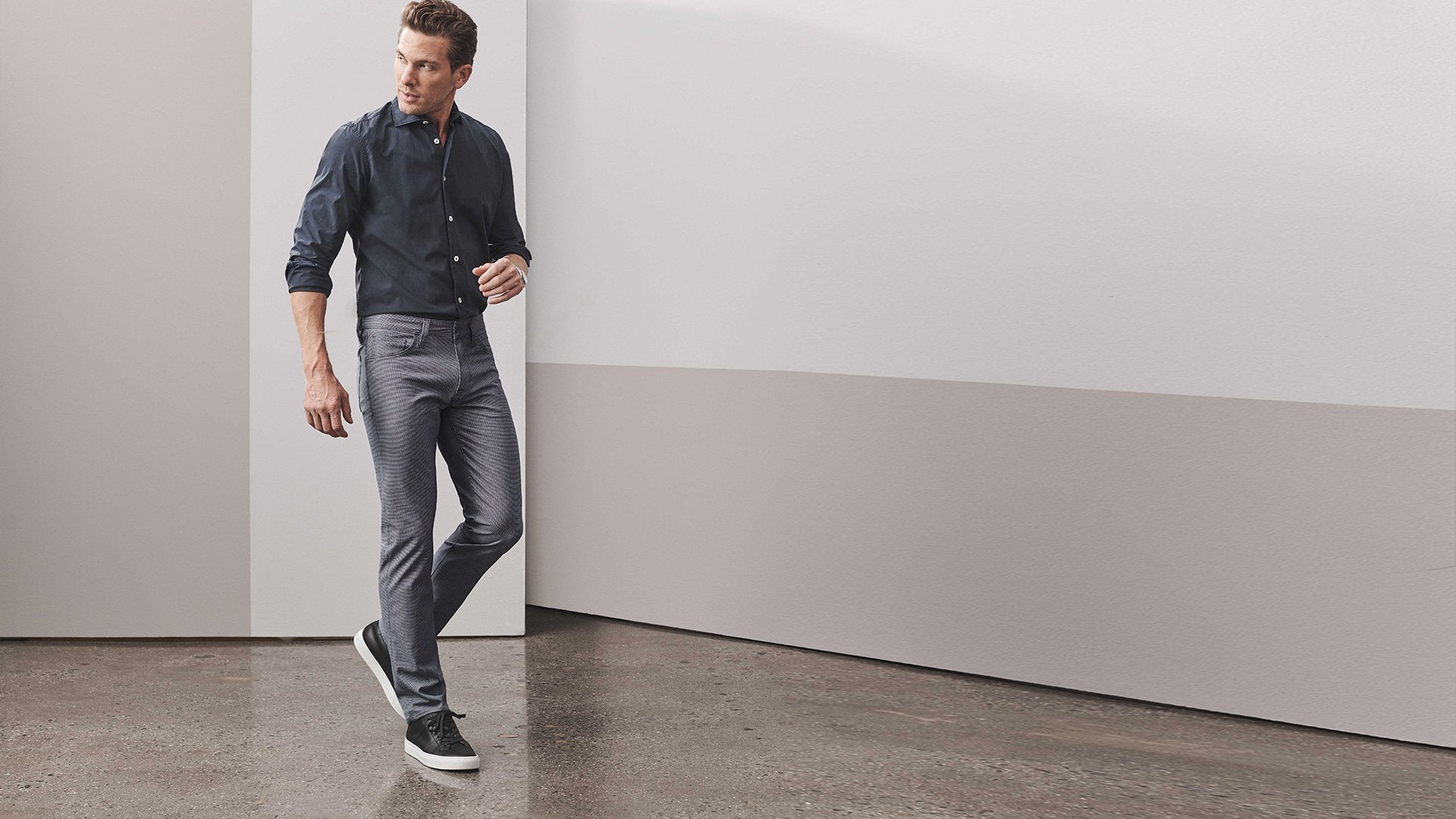 Stay Comfortable and Cool in the Best Men’s Lightweight Jeans