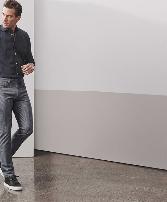 Stay Comfortable and Cool in the Best Men’s Lightweight Jeans
