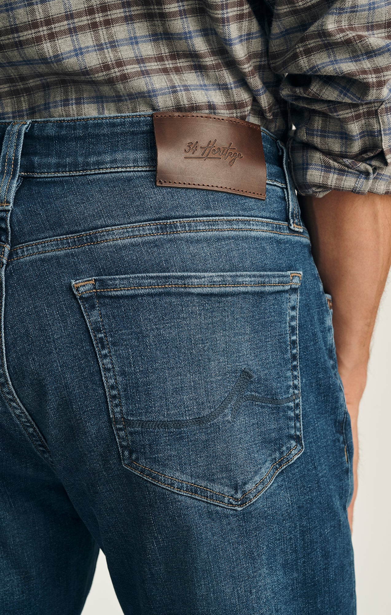 Courage Straight Leg Jeans in Mid Vintage