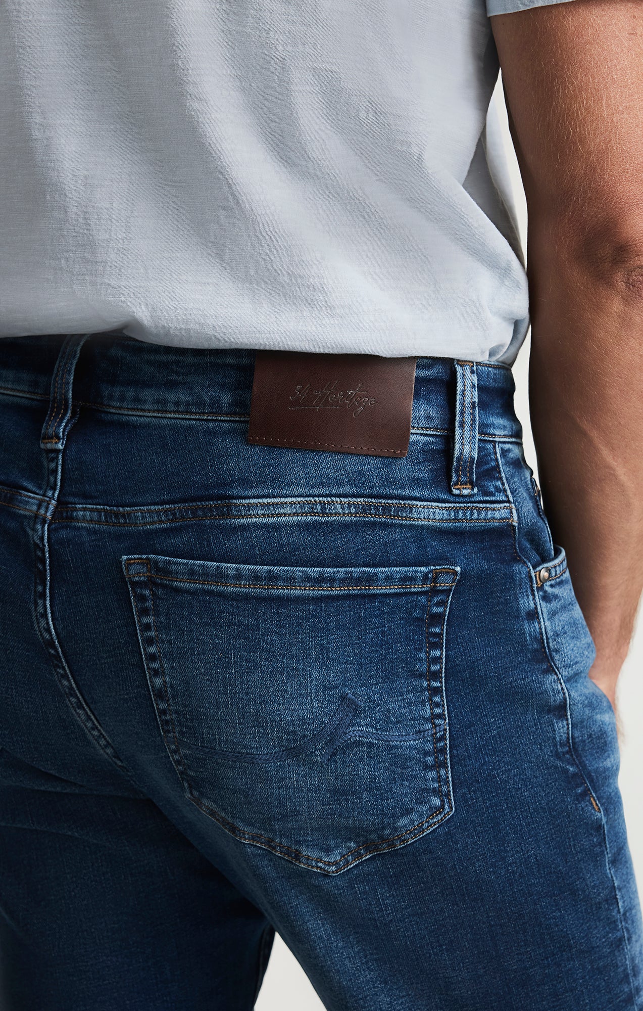 Cool Tapered Leg Jeans In Mid Brushed Vintage