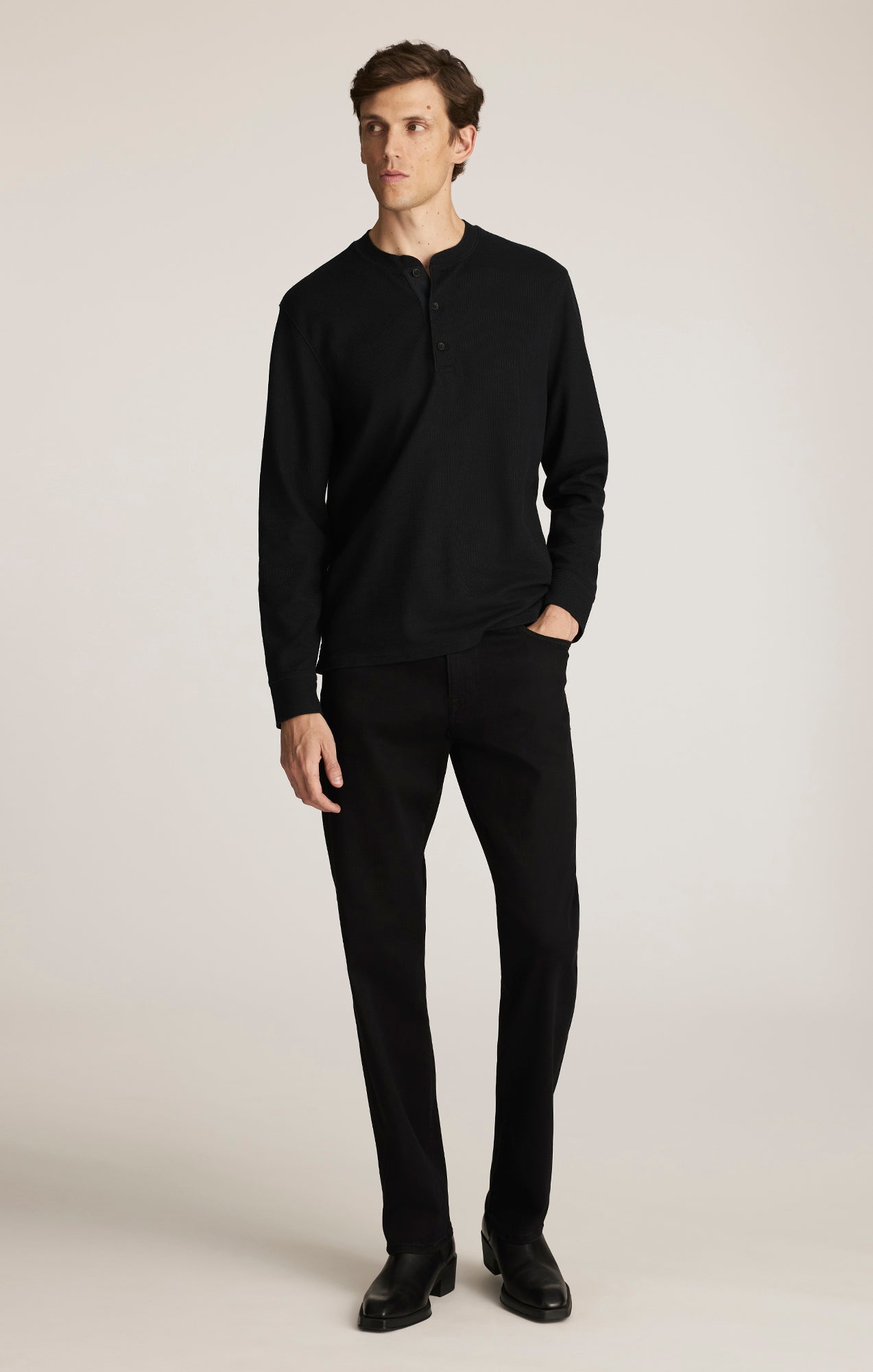 Camino Relaxed Straight Jeans in Black Urban