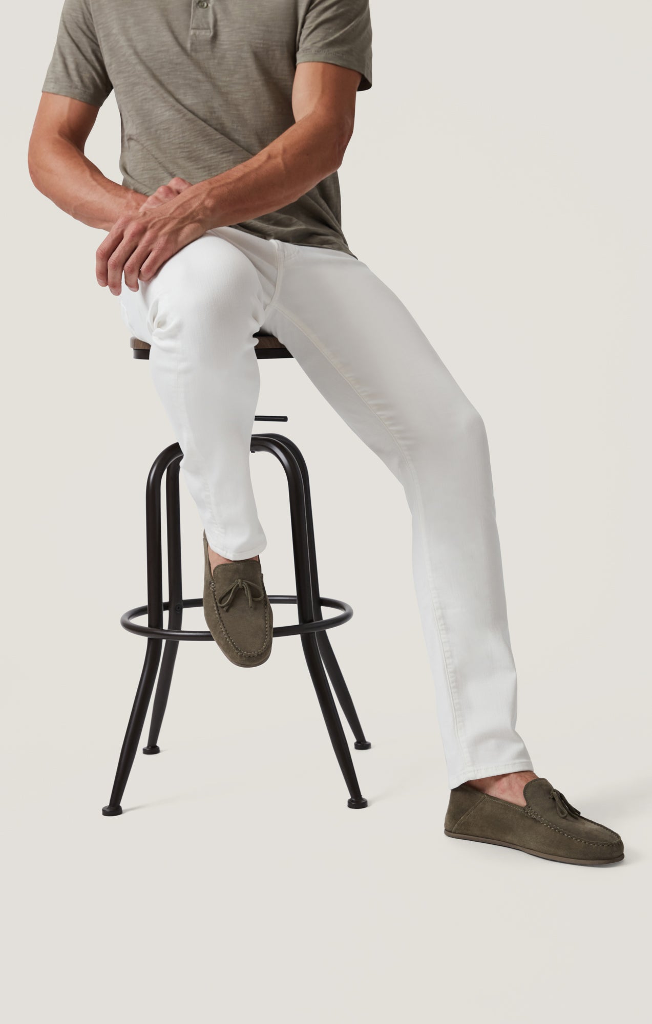 Cool Tapered Leg Jeans in White Urban