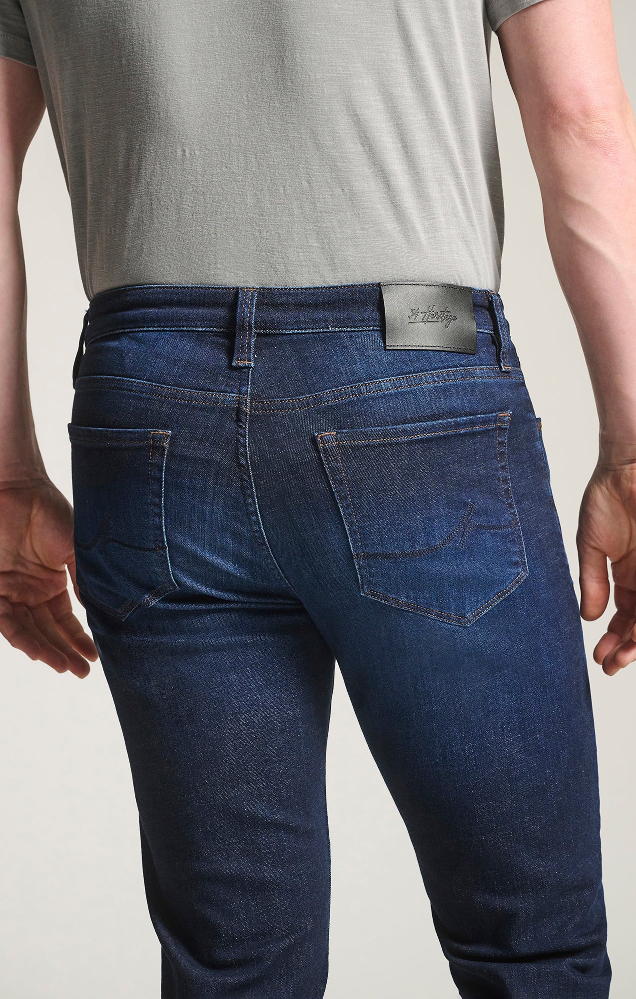 Courage Straight Leg Jeans in Rinse Brushed Vintage