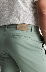 Arizona Slim Shorts In Iceberg Green Twill