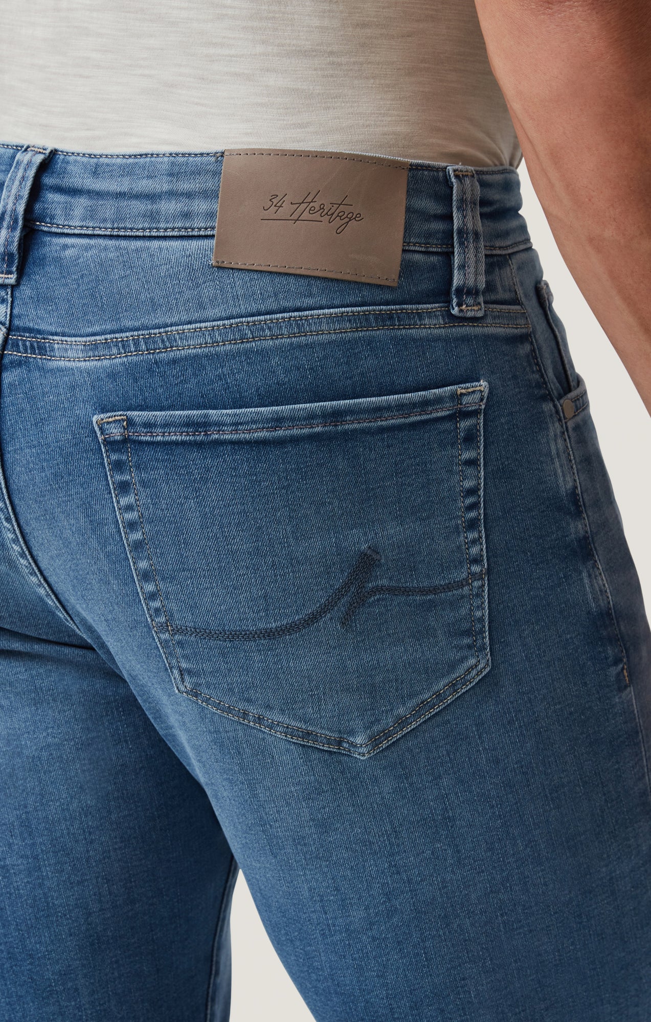 Courage Straight Leg Jeans in Mid Brushed Organic Ultra